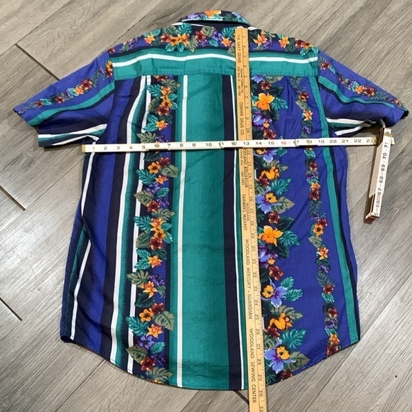 Urban Outfitters Tropical Print NWT Short Sleeve Button Up Short Sleeve Shirt - Picture 7 of 8